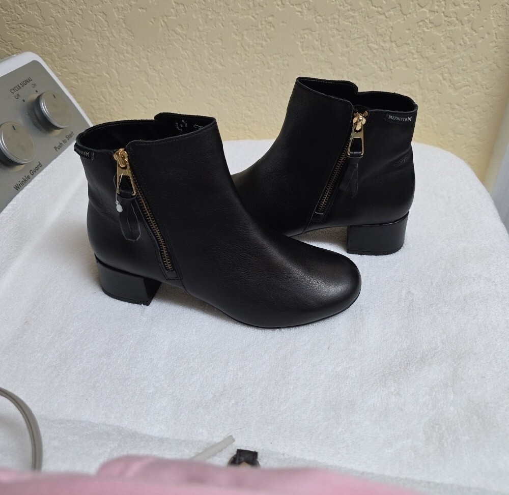Mephisto Women’s Black Leather Ankle Boots with Buckle Size 7.5